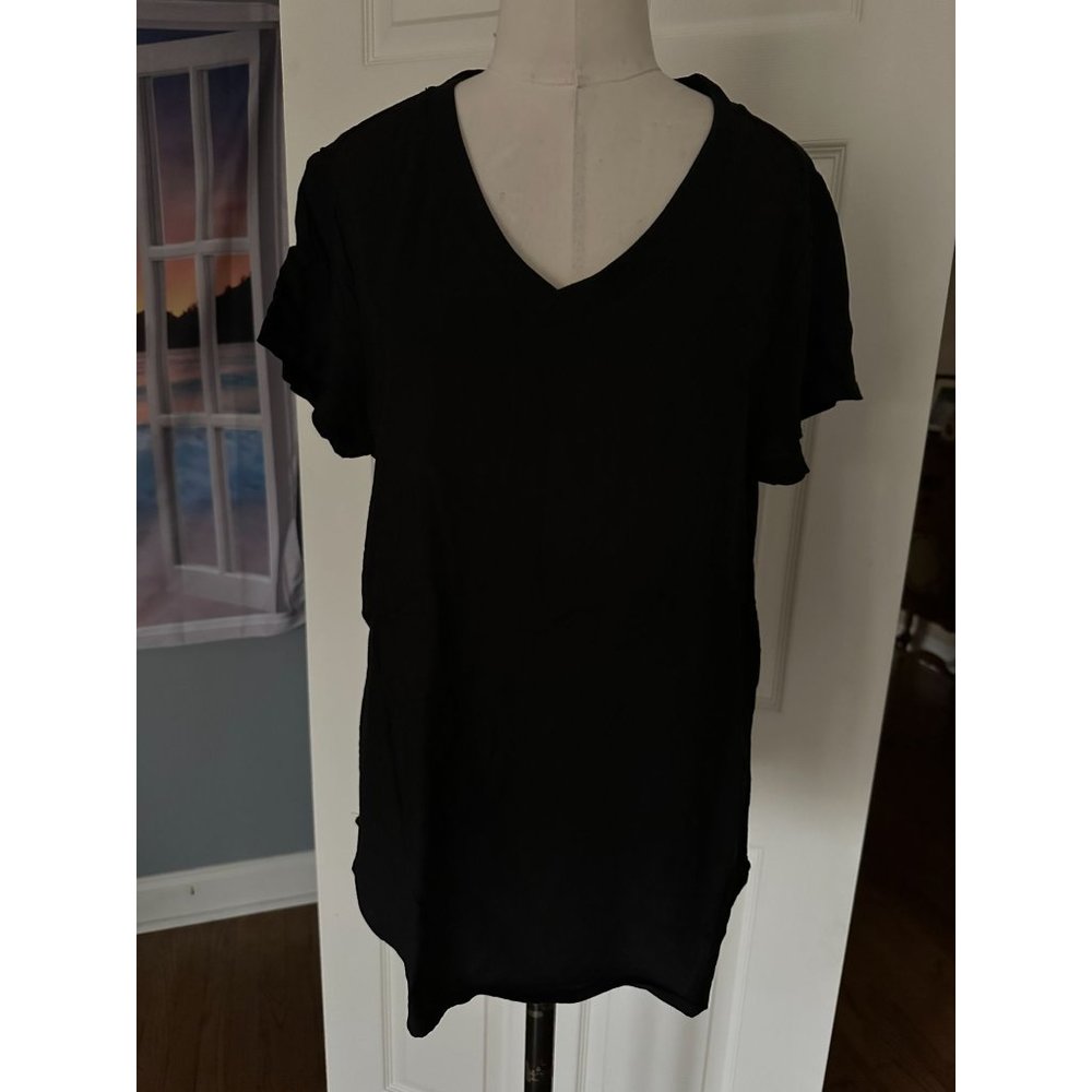 Simply Blessed black v neck short sleeve top Large
